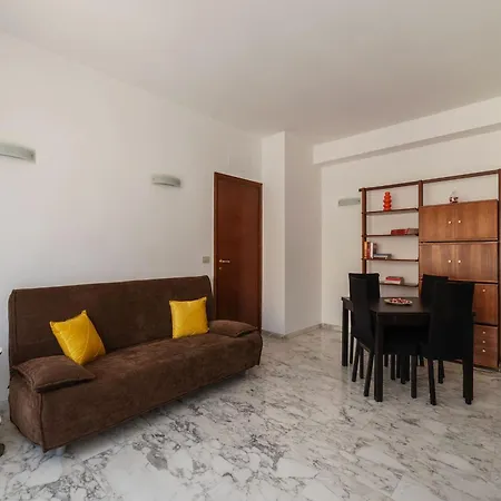 Guesthost - Mm Repubblica Roma